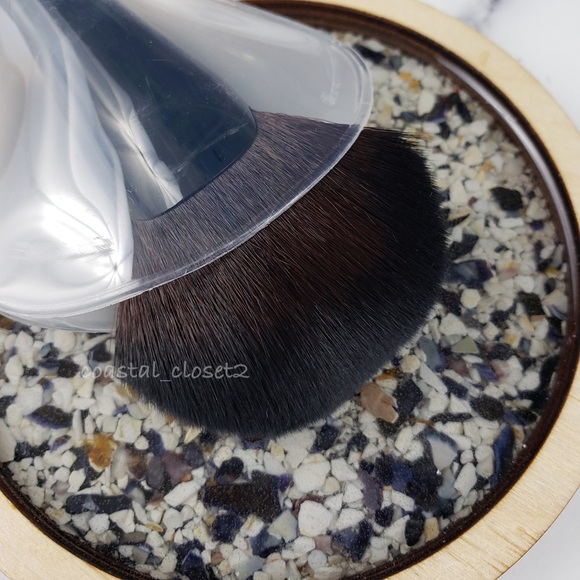 Bobbi Brown Precise Blending Brush - Picture 3 of 3